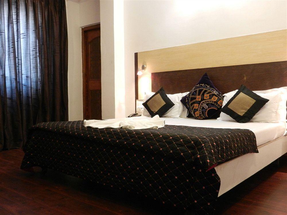 Itsy Hotels Banana Boutique فاراناسي المظهر الخارجي الصورة