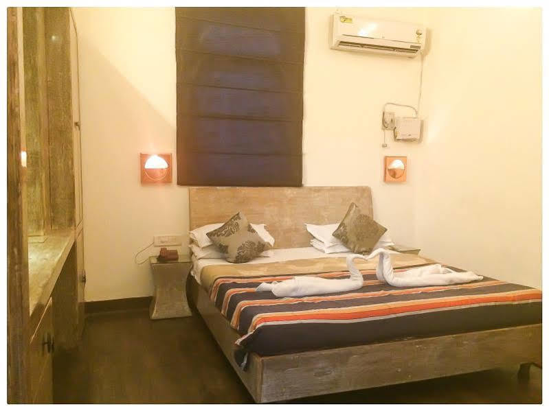 Itsy Hotels Banana Boutique فاراناسي المظهر الخارجي الصورة