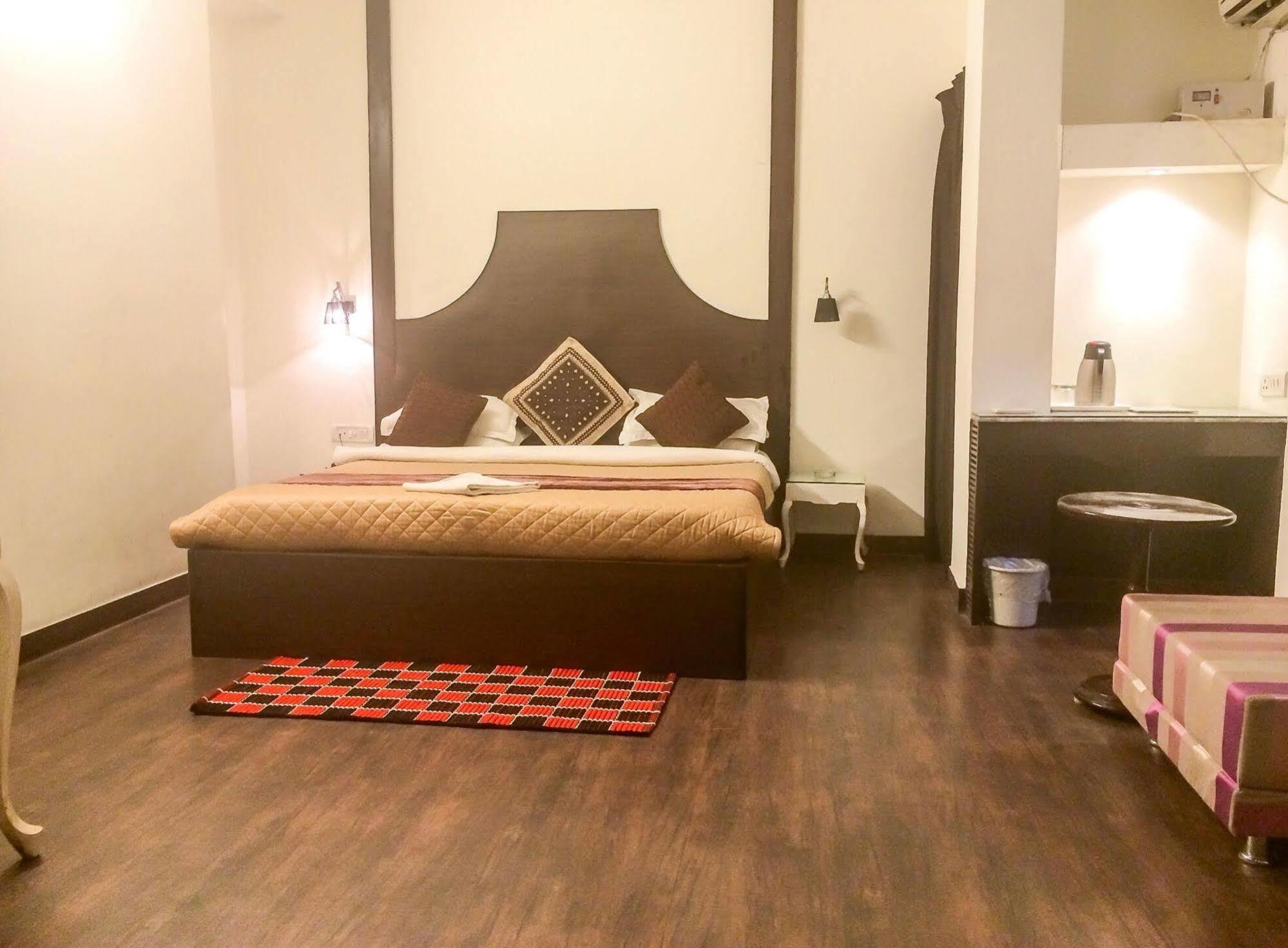 Itsy Hotels Banana Boutique فاراناسي المظهر الخارجي الصورة