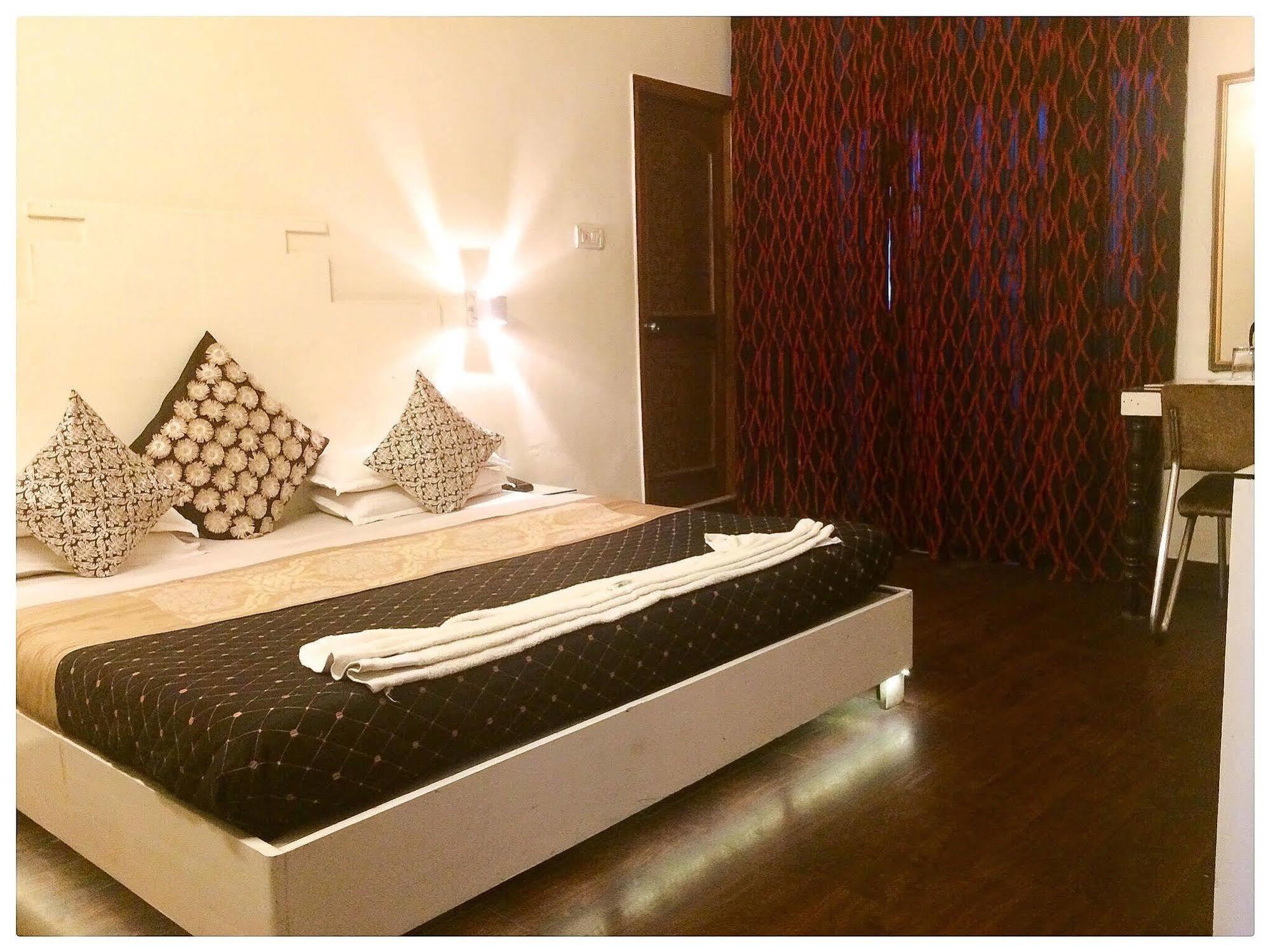 Itsy Hotels Banana Boutique فاراناسي المظهر الخارجي الصورة
