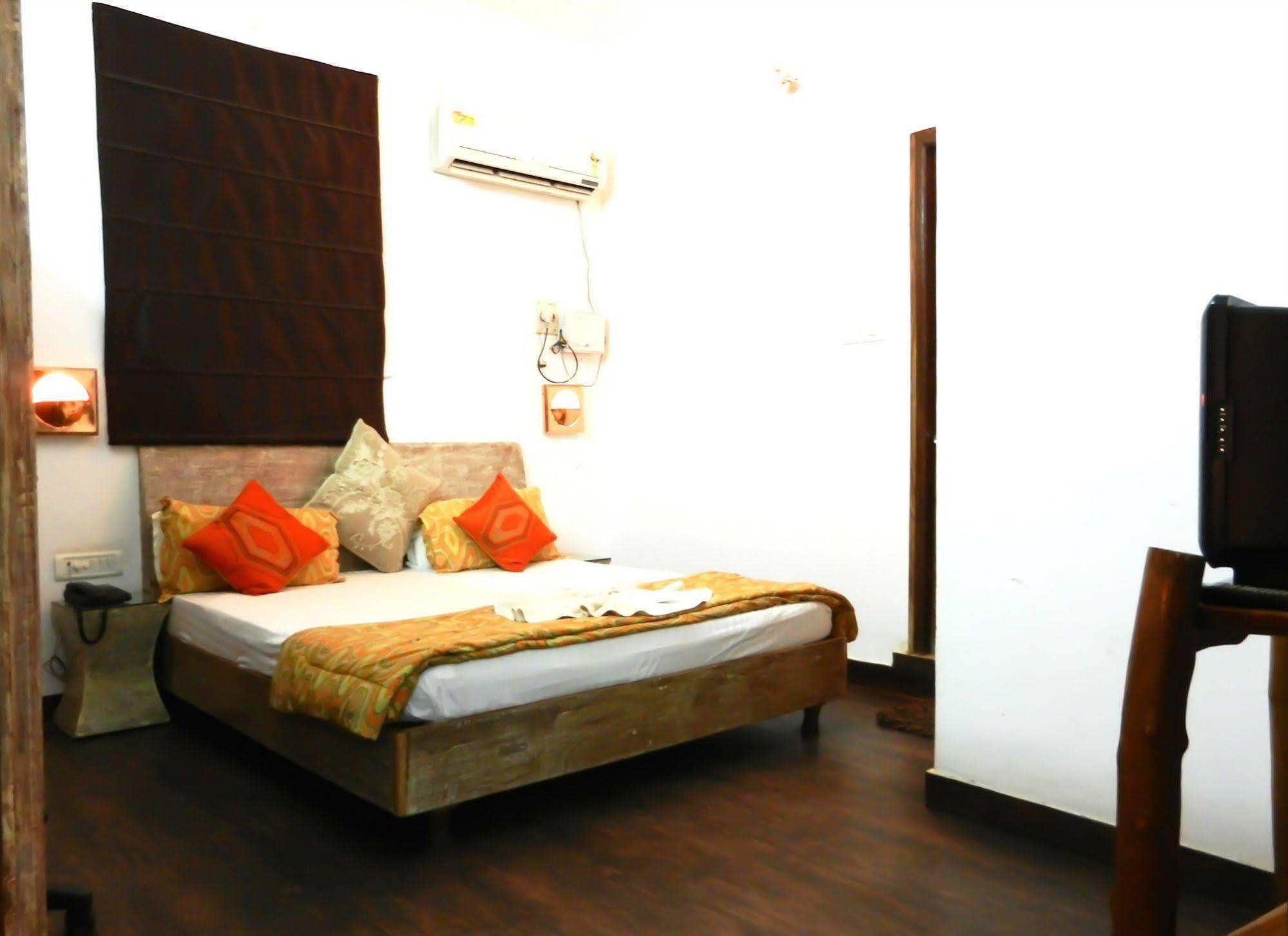 Itsy Hotels Banana Boutique فاراناسي المظهر الخارجي الصورة