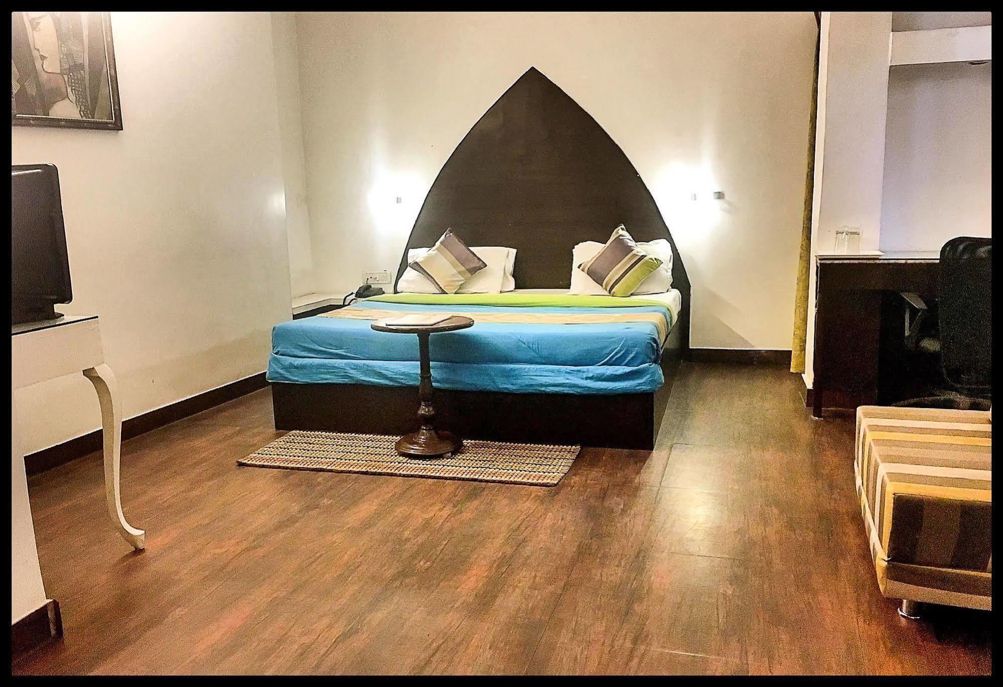 Itsy Hotels Banana Boutique فاراناسي المظهر الخارجي الصورة