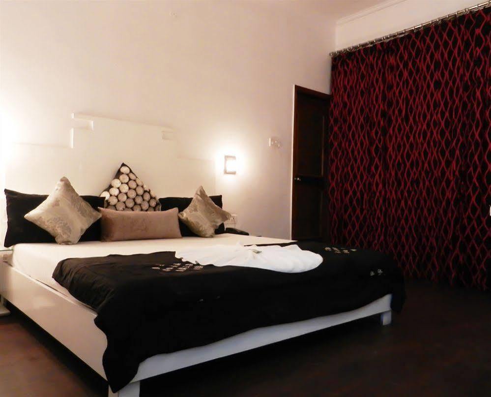Itsy Hotels Banana Boutique فاراناسي المظهر الخارجي الصورة